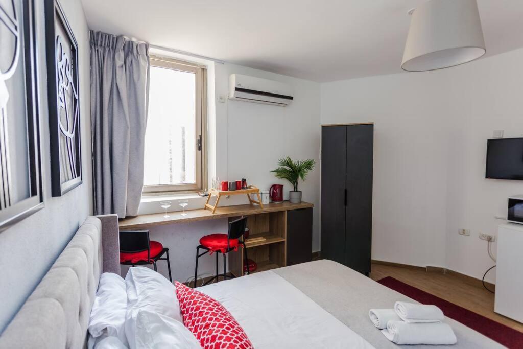 Апартаменти Perfectly Located Studio, Seaview, 2 Min To Sea! #6 Тель-Авів Екстер'єр фото